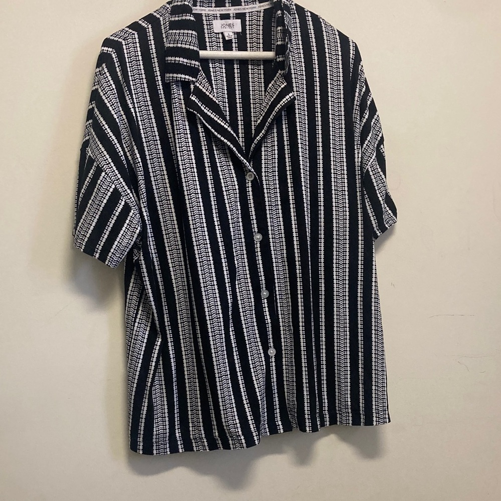 2 piece/Jones New York Black and White Striped Shirt